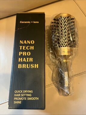Nano Tech Pro Hair Brush - Black & Gold